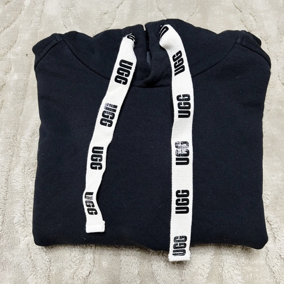 UGG Over size Black and White Long Sleeve Hooded Sweatshirt - Picture 5 of 5